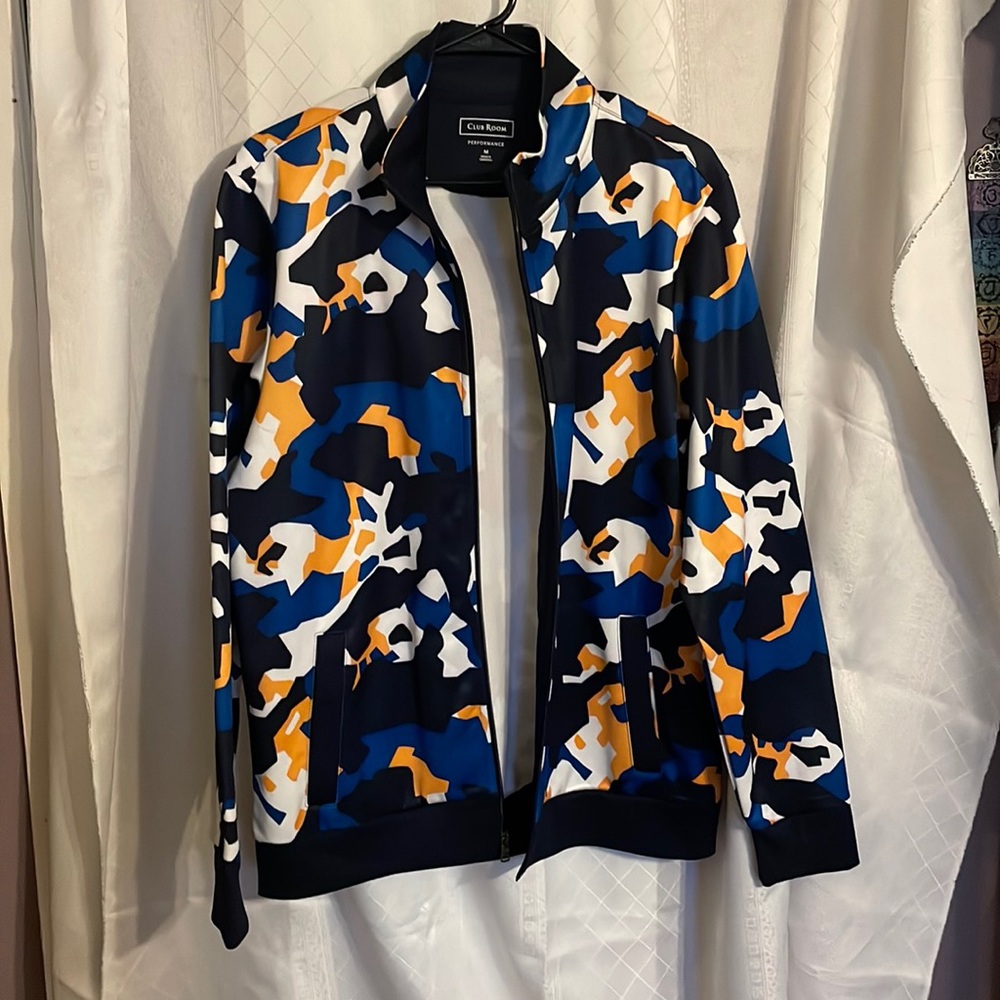 Men’s like new club room performance multicolored zipper jacket with pockets.